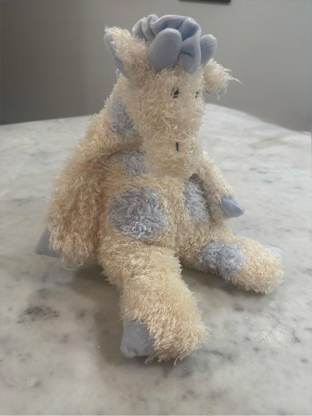 Rare Jellycat giraffe plush in blue and ivory - Picture 2 of 5
